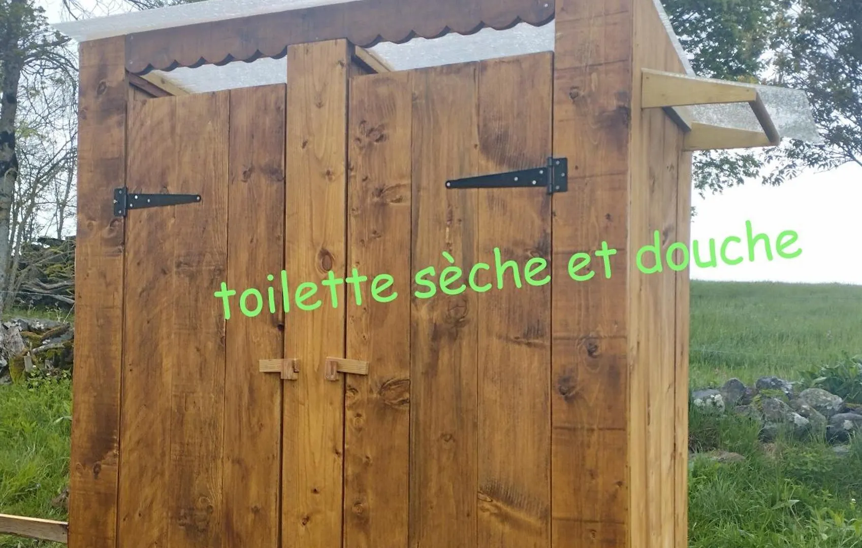 La Roulotte Romantique Du P'Tit Buron Saint-Saturnin  Saint-Saturnin (Cantal)